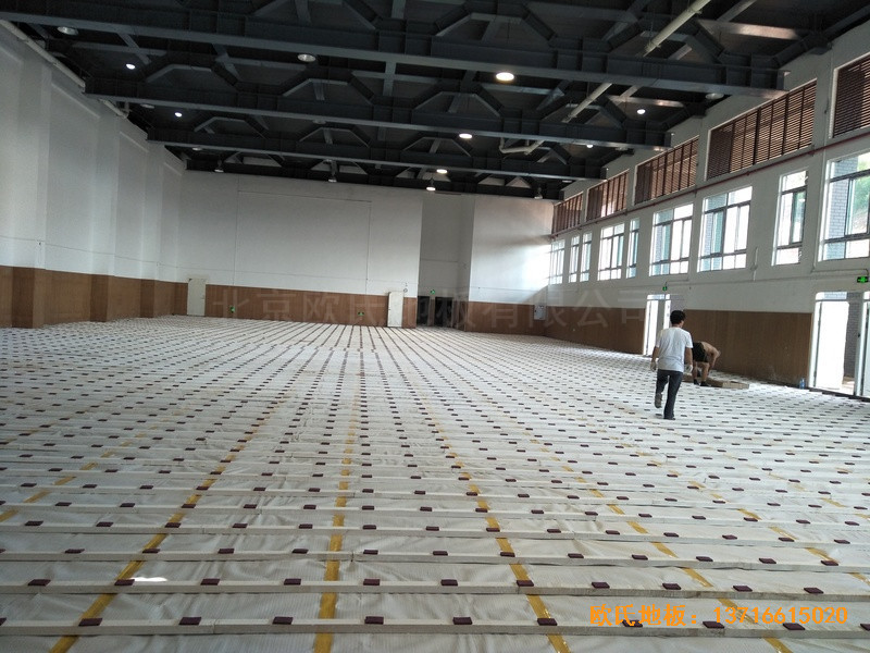 西南大學(xué)華南城小學(xué)運(yùn)動館體育木地板施工案例2