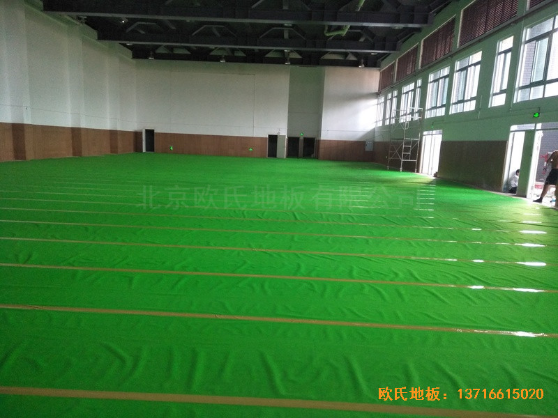 西南大學(xué)華南城小學(xué)運(yùn)動館體育木地板施工案例3