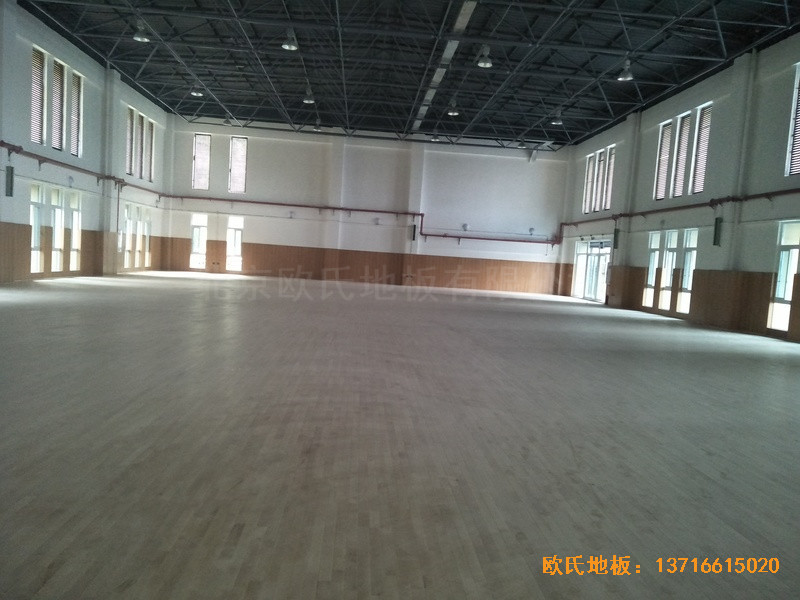 西南大學(xué)華南城小學(xué)運(yùn)動館體育木地板施工案例4