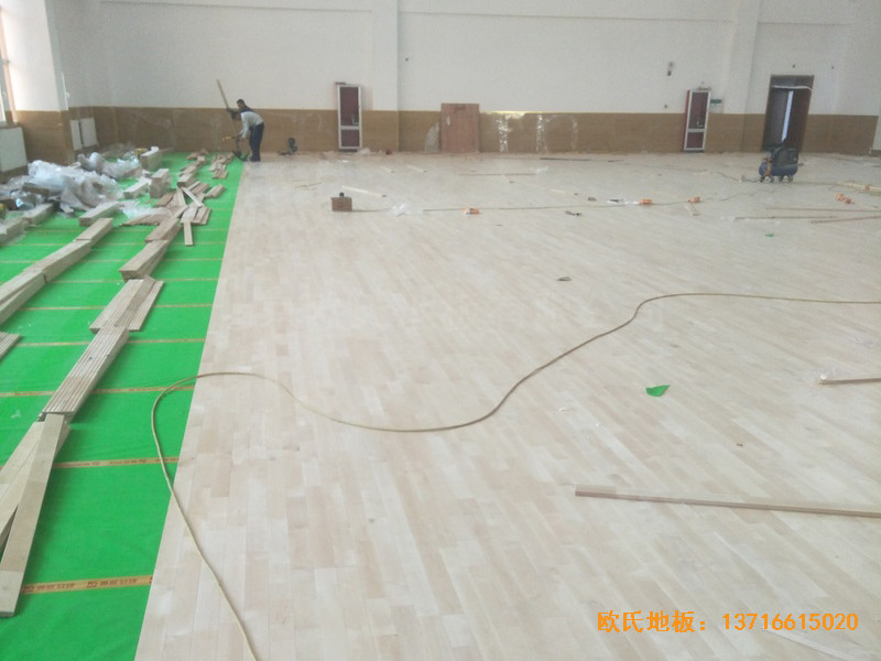銀川第二十九中學籃球館運動地板安裝案例3