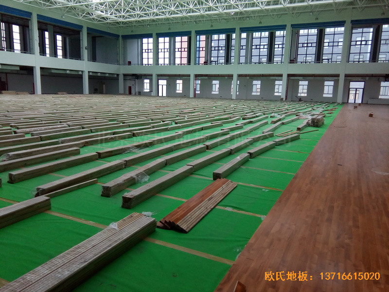 陜西安康職業(yè)技術(shù)學(xué)院籃球館運動木地板鋪裝案例2