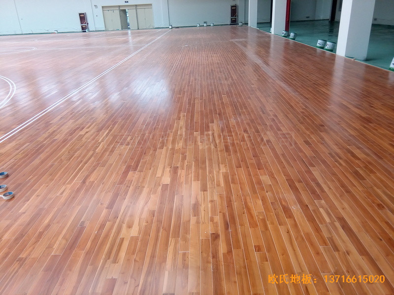陜西安康職業(yè)技術(shù)學(xué)院籃球館運動木地板鋪裝案例4