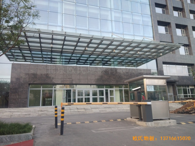 青海海宴路77號(hào)地質(zhì)科大樓運(yùn)動(dòng)場(chǎng)所運(yùn)動(dòng)地板安裝案例0