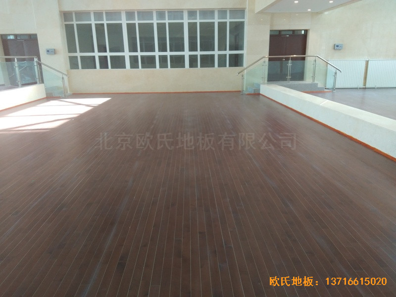 青海海宴路77號(hào)地質(zhì)科大樓運(yùn)動(dòng)場(chǎng)所運(yùn)動(dòng)地板安裝案例3