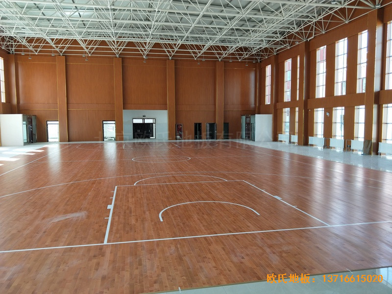青海貴南縣第三民族高中籃球館體育木地板安裝案例4