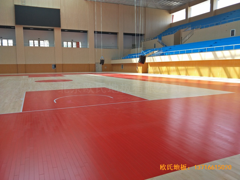 云南楚雄醫(yī)專(zhuān)學(xué)院籃球館運(yùn)動(dòng)木地板安裝案例5