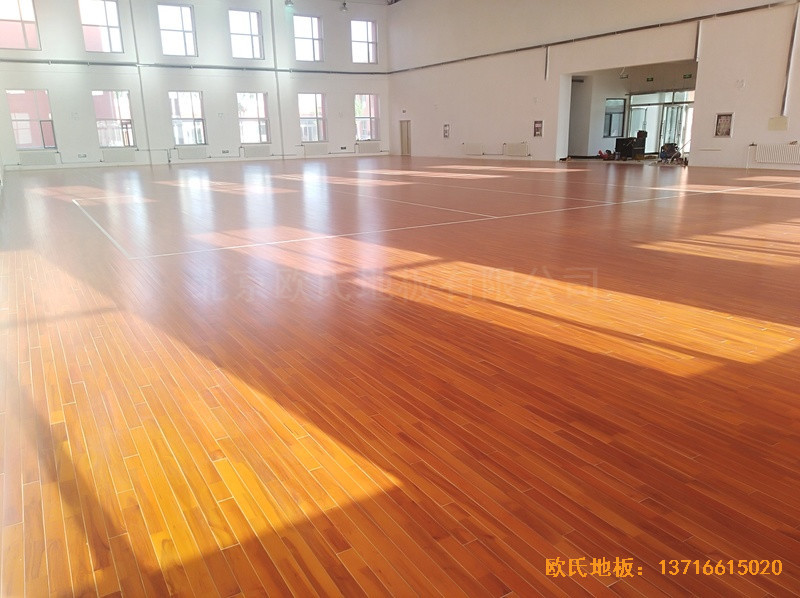 內蒙左旗吉蘭泰鎮(zhèn)五中運動館體育木地板施工案例2