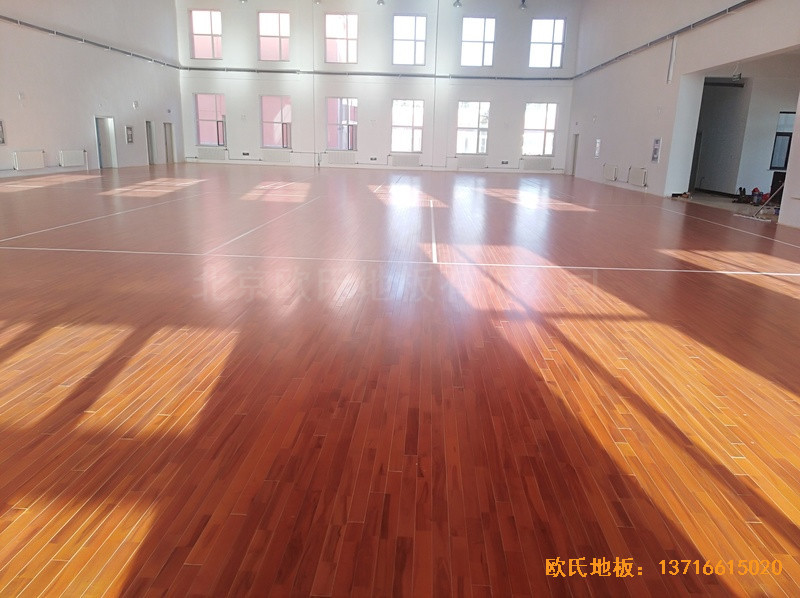 內蒙左旗吉蘭泰鎮(zhèn)五中運動館體育木地板施工案例4