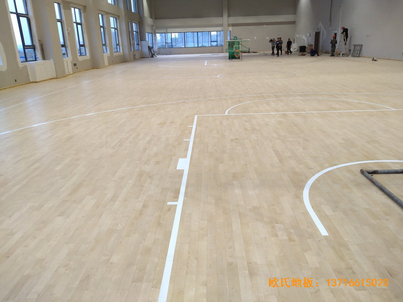 內(nèi)蒙古通遼富力城籃球館運(yùn)動(dòng)木地板施工案例0