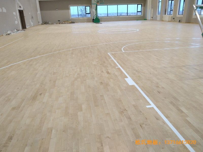 內(nèi)蒙古通遼富力城籃球館運(yùn)動(dòng)木地板施工案例4