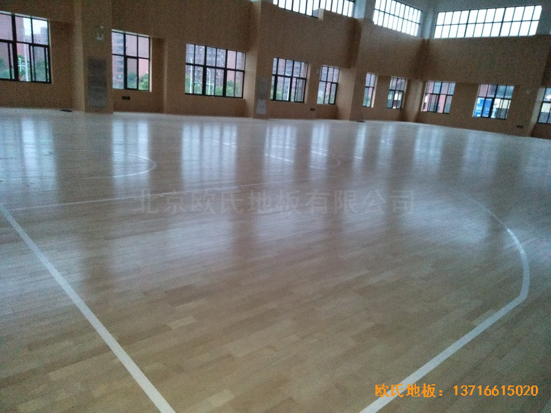 上海松江區(qū)佘北學(xué)校運(yùn)動(dòng)館體育地板鋪裝案例0
