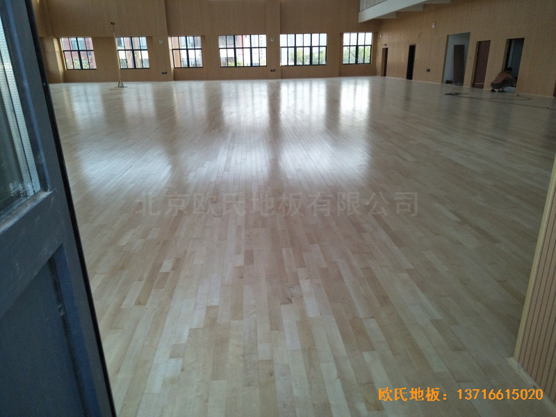 上海松江區(qū)佘北學(xué)校運(yùn)動(dòng)館體育地板鋪裝案例4