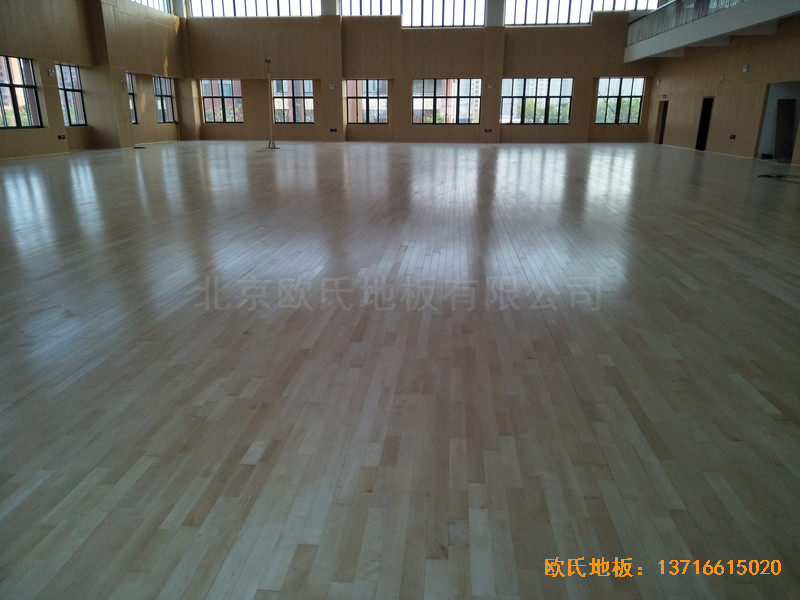 上海松江區(qū)佘北學(xué)校運(yùn)動(dòng)館體育地板鋪裝案例5