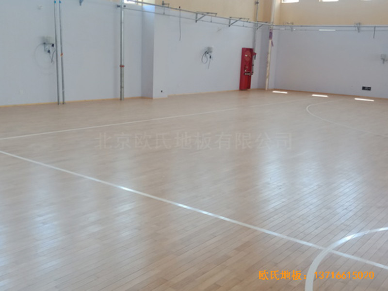 北京房山城建婁子水小學(xué)籃球館運(yùn)動(dòng)木地板鋪裝案例0