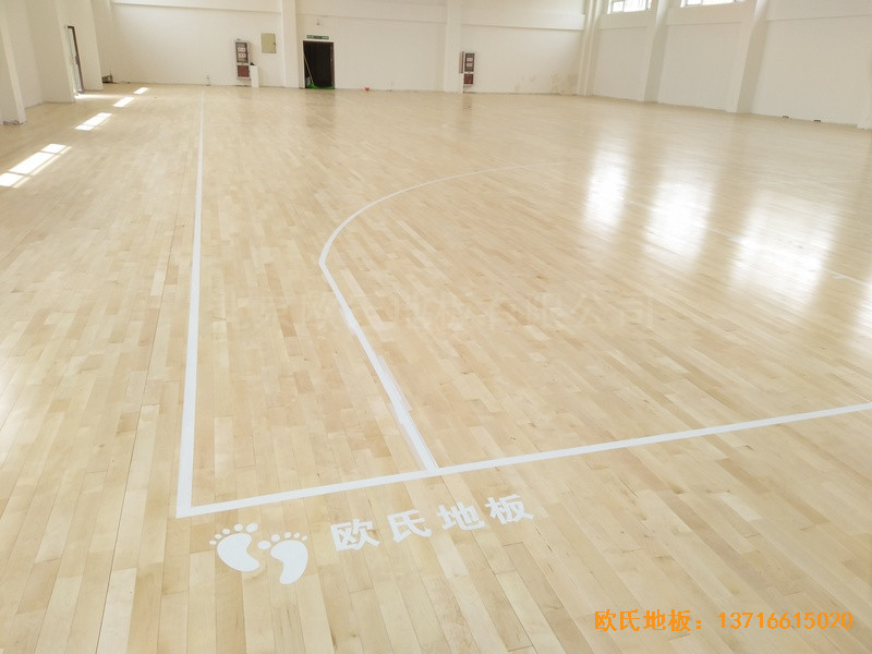 南京浦口黨校籃球館運(yùn)動(dòng)地板鋪設(shè)案例3