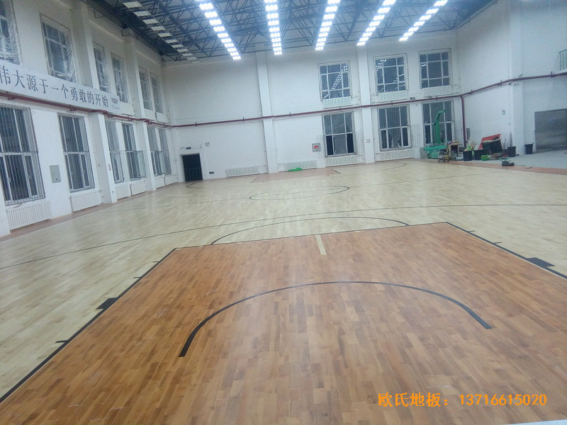 吉林篝火籃球訓(xùn)練館運(yùn)動木地板鋪裝案例5