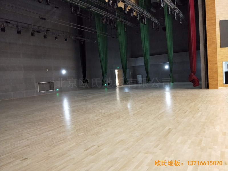 四川宜賓五糧液白酒學(xué)院運(yùn)動館體育木地板安裝案例5