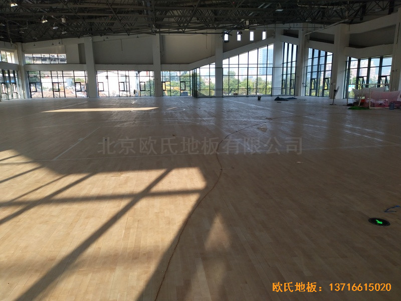 四川宜賓市臨港實(shí)驗(yàn)學(xué)校體育館體育地板安裝案例0