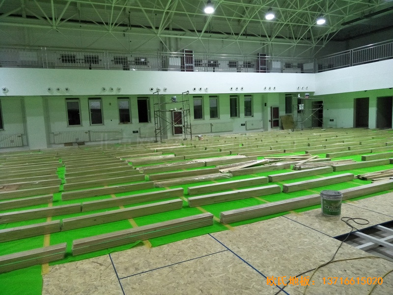 天津一號路四十八中籃球館運動木地板鋪設(shè)案例2
