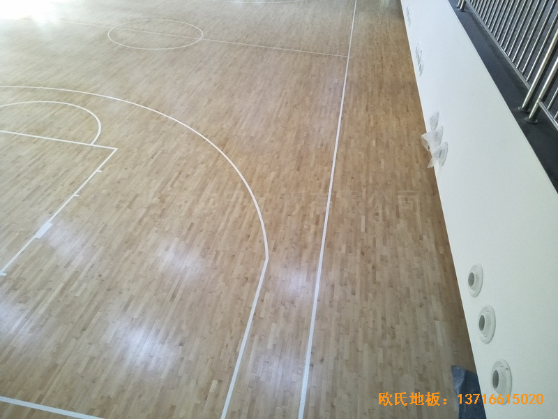 天津一號路四十八中籃球館運動木地板鋪設(shè)案例4