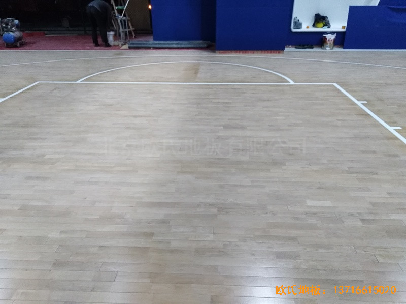 天津魯能城購(gòu)物中心籃球館運(yùn)動(dòng)木地板施工案例2