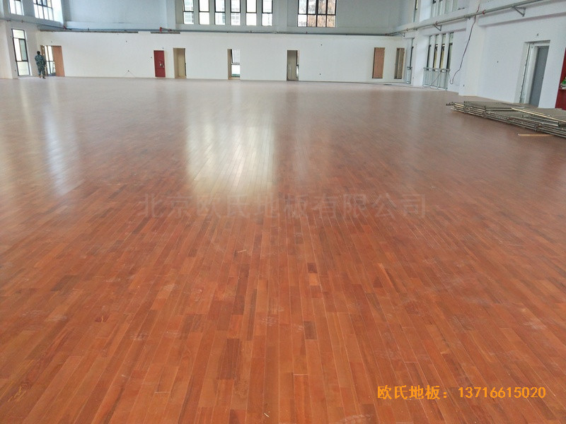 安徽上派學區(qū)中心學校籃球館運動木地板施工案例2