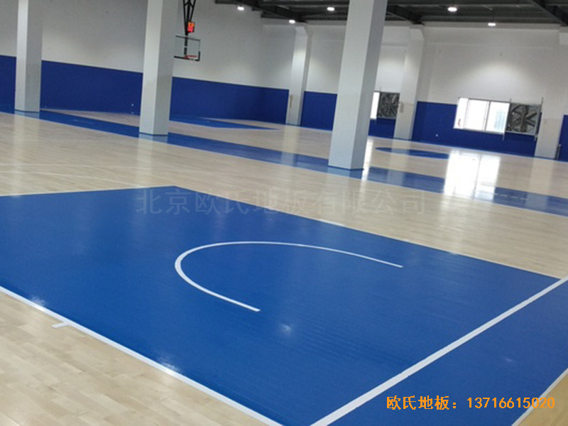 上海虹梅南路2599鑫空藍(lán)球館運(yùn)動(dòng)地板施工案例4