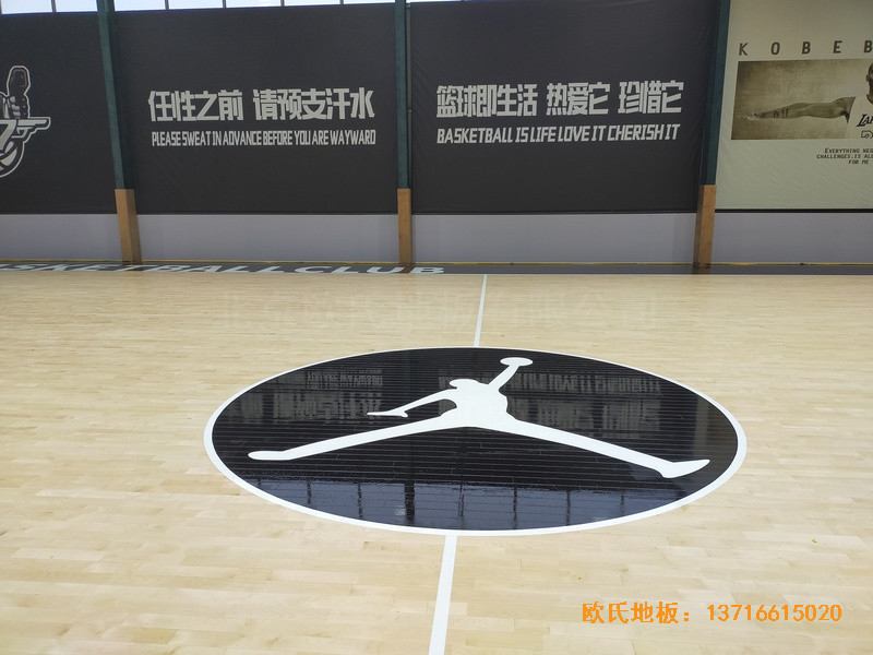 山東北環(huán)路平安行駕校籃球館體育木地板施工案例4