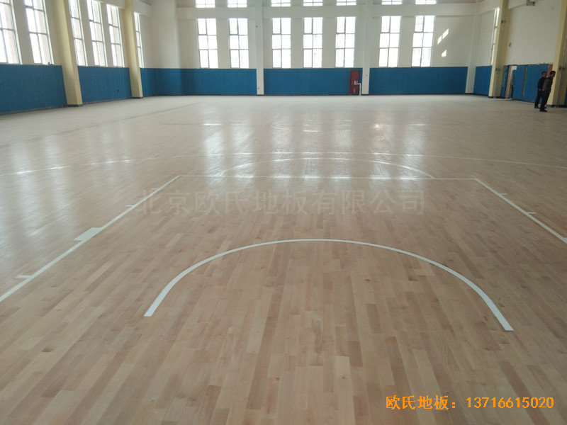 山東李滄徐水路小學(xué)籃球館體育地板施工案例3