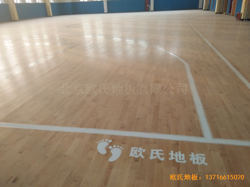 山東李滄徐水路小學(xué)籃球館體育地板施工案例4