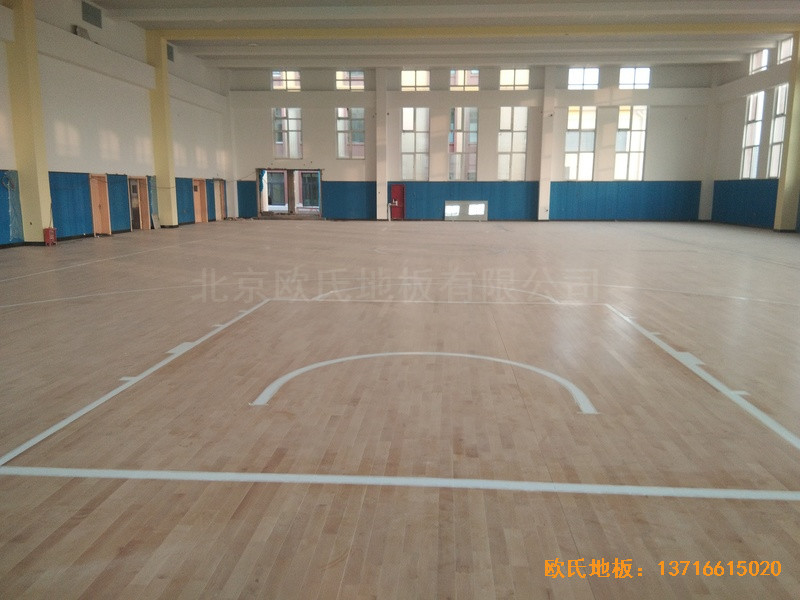 山東李滄徐水路小學(xué)籃球館體育地板施工案例5