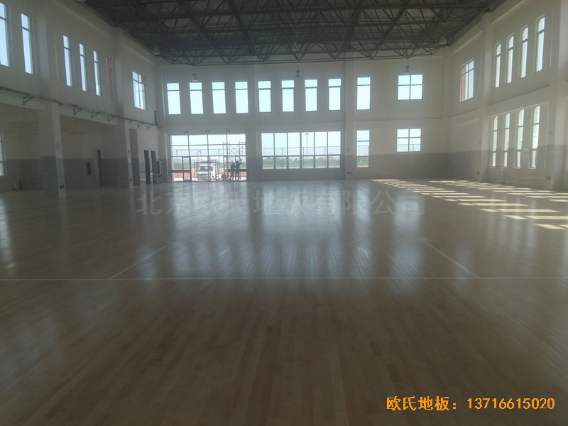 山東沾化第三實驗小學(xué)體育館體育木地板鋪裝案例0