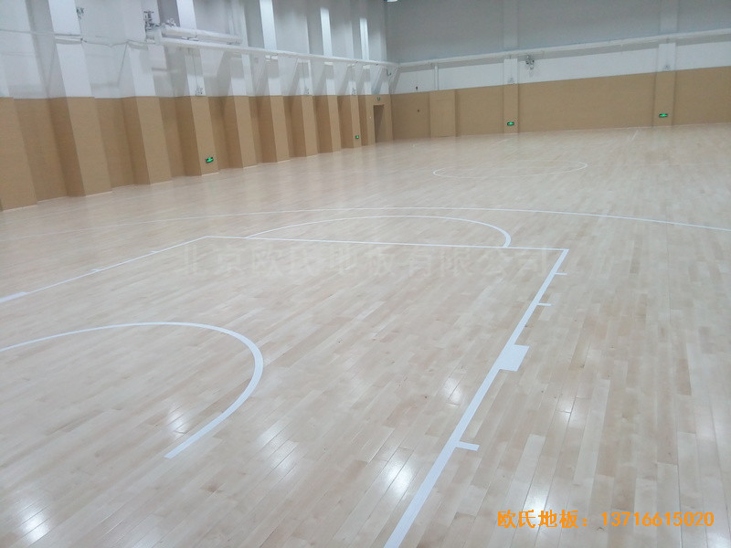 山東濟(jì)南歷下區(qū)燕山學(xué)?；@球館運(yùn)動地板施工案例5