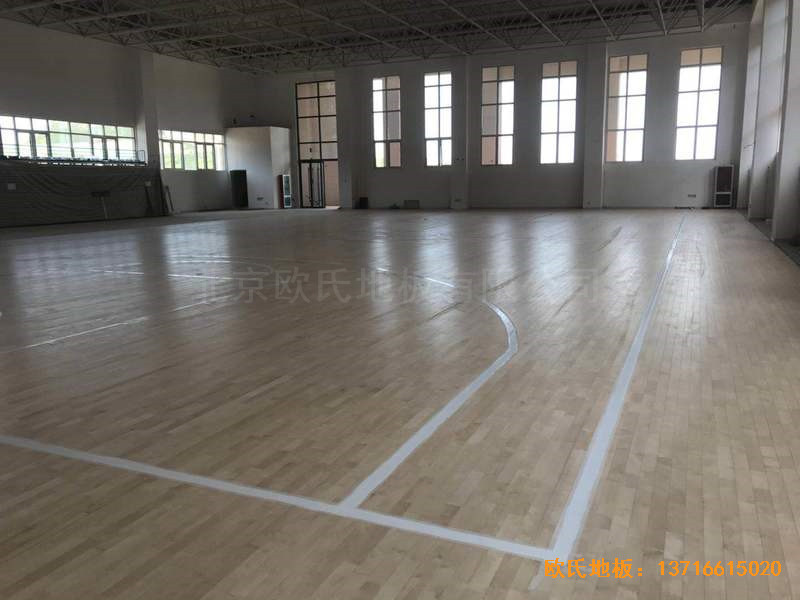 山東濟南歷城區(qū)雪山小學籃球館運動木地板施工案例4