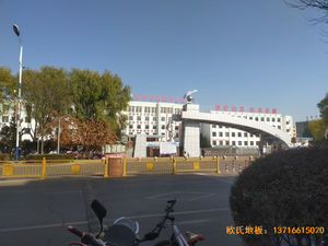 鄂爾多斯準(zhǔn)格爾旗世紀(jì)中學(xué)體育木地板鋪裝案例