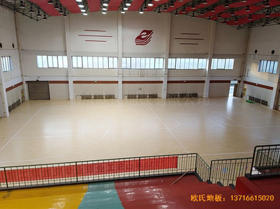 山東淄博工業(yè)職業(yè)學(xué)院籃球館運(yùn)動(dòng)木地板鋪設(shè)案例