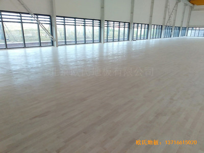 武漢青山區(qū)江灘體育館運(yùn)動(dòng)木地板安裝案例