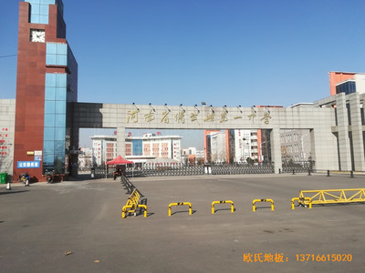 河南較好的中學(xué)籃球館運(yùn)動(dòng)木地板安裝案例