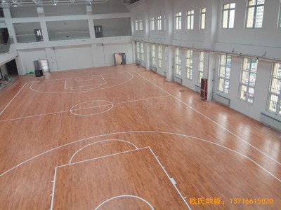 濟南中區(qū)十三中學(xué)籃球館體育木地板施工案例