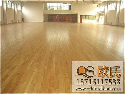 體育館實(shí)木運(yùn)動(dòng)地板破裂了怎么辦？